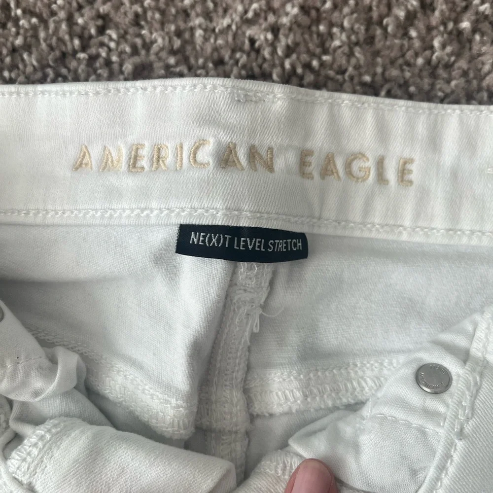 White American Eagle High Waisted Shorts Size 2